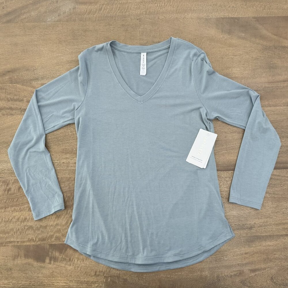 Athleta Essential V neck Top Medium NWT (Bundle 2+ items for 20% off)